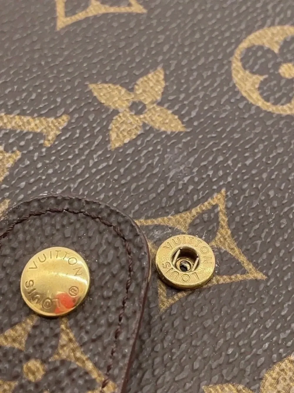 Authentic Louis Vuitton Monogram
Agenda MM Notebook Cover - Picture 7 of 12